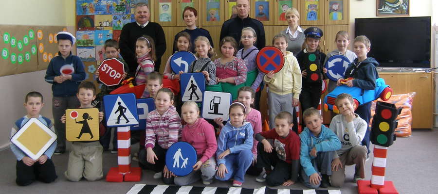 Sznupi uczył dzieci, jak przechodzić przez ulicę