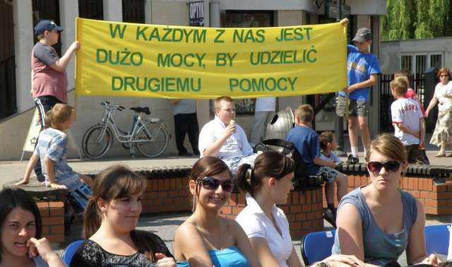II Miejski Dzień Szkoły Bez Przemocy przebiegł pod hasłem Wolontariat - świadomie pomagam innym - full image