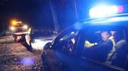 Uciekał przed policją i uderzył w forda