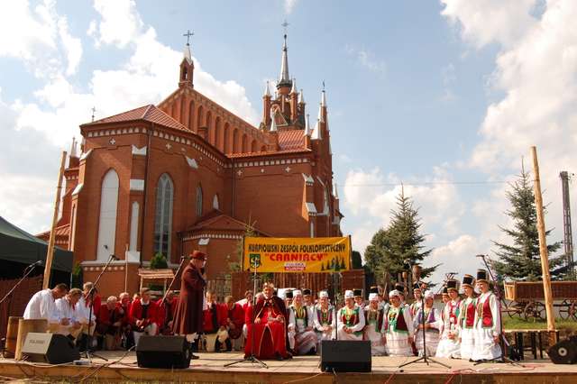 Czarnia: Tysiące ludzi świętowało 75-lecie Carniaków - full image