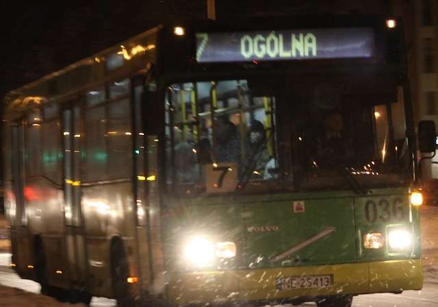 Zakorkowane ulice, zatłoczone autobusy. Radny pisze o transporcie w Elblągu - full image