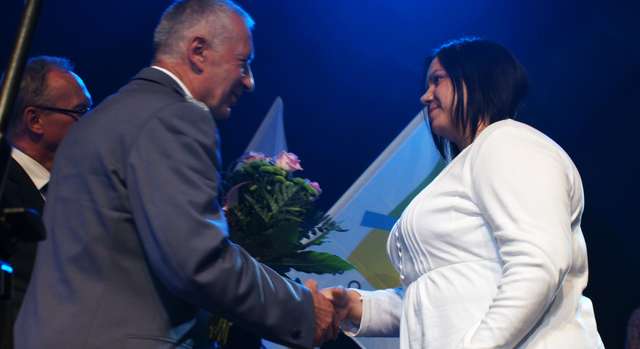 Ostrołęka: Anna Kacperowicz nagrodzona za odwagę i uratowanie tonącego nastolatka - full image