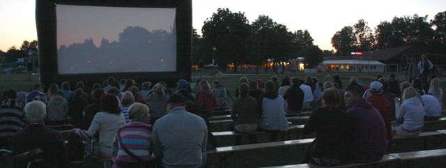 Rejs Piwowskiego na plaży nad Niegocinem - full image