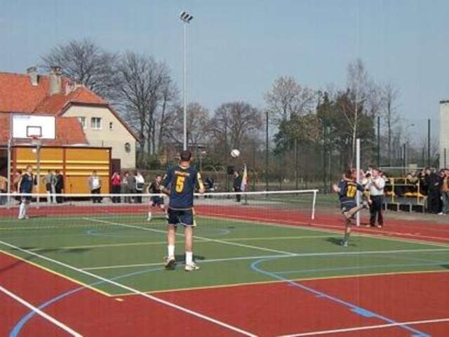 W Sztutowie, tuż obok szkoły, powstał pierwszy na Mierzei Wiślanej kompleks sportowy wybudowany w ramach programu "Orlik 2012" - full image