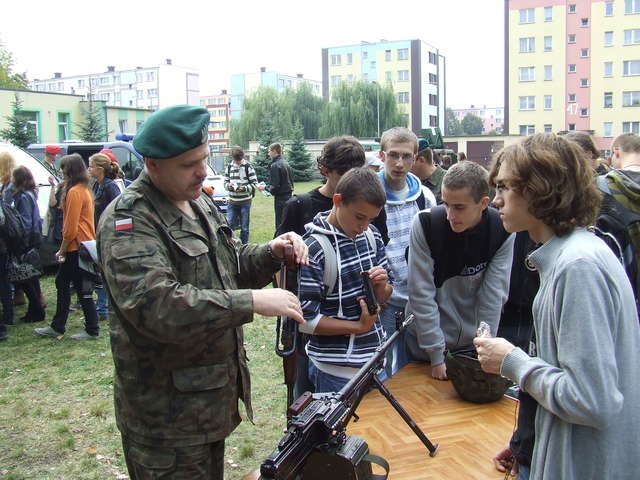 Ostrołęka: Wojskowi pokazali swój sprzęt, czyli dni otwarte w Wojskowej Komendzie Uzupełnień - full image