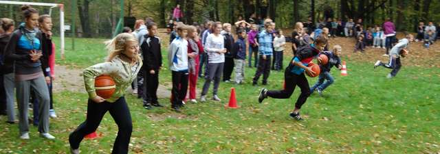 Na sportowo w lesie miejskim - full image