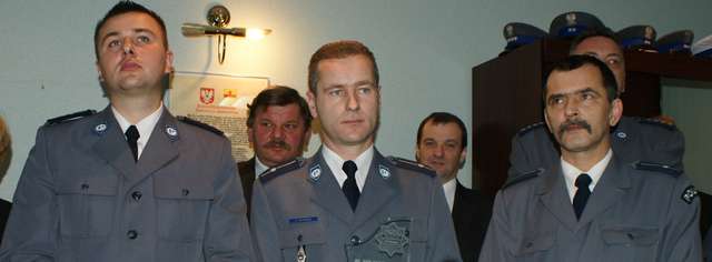 Ostrołęka: Adam Domian ulubieńcem mieszkańców - oficjalne wyniki plebiscytu na najpopularniejszego dzielnicowego - full image