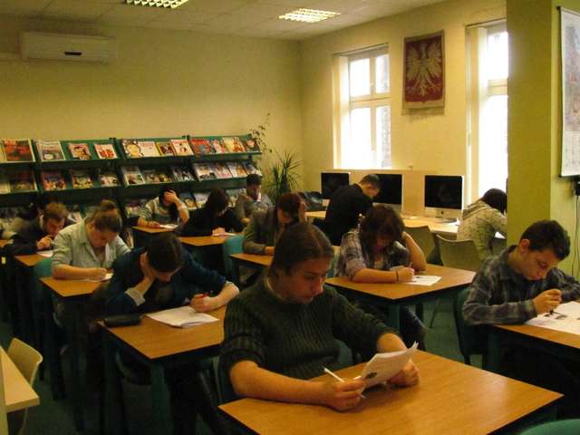 W konkursie uczestniczyło 14 uczniów z gimnazjów i szkół ponadgimnazjalnych z powiatu braniewskiego - full image