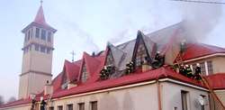 Wach: Płonie dach kościoła!
