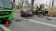 Zderzenie autobusu z samochodem w Garbnie