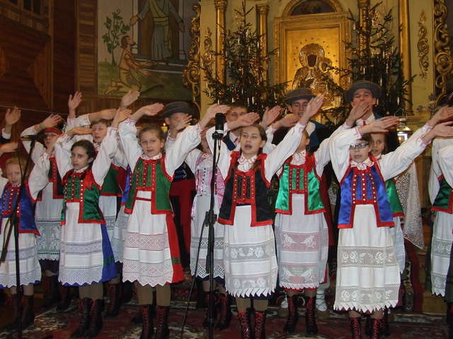 Brodowe Łąki: „Łojze ino, dyna, dyna, narodził się Bóg dziecina” w wykonaniu zespołu „Pod borem” - full image