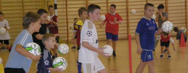 W sobotę w zajęciach na hali uczestniczyło ok. 60 osób - full image