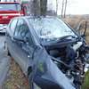 Kobieta kierująca mercedesem uderzyła w drzewo