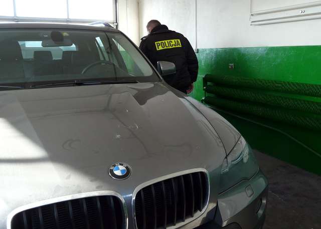 Uwaga kierowcy! W Mławie kradną tablice rejestracyjne - full image