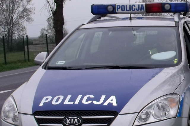 Mława: 18-latek potrącił dziewczynkę na przejściu dla pieszych - full image
