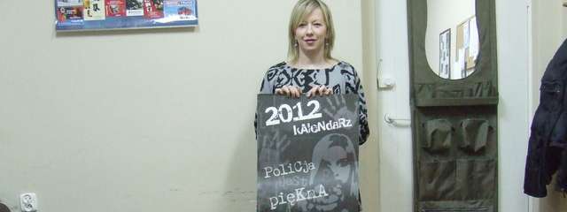 Magdalena Eliasz-Laskowska prezentuje kalendarz „Policja jest piękna” - full image