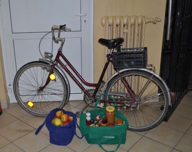 Ukradł rower i przetwory w wekach - full image