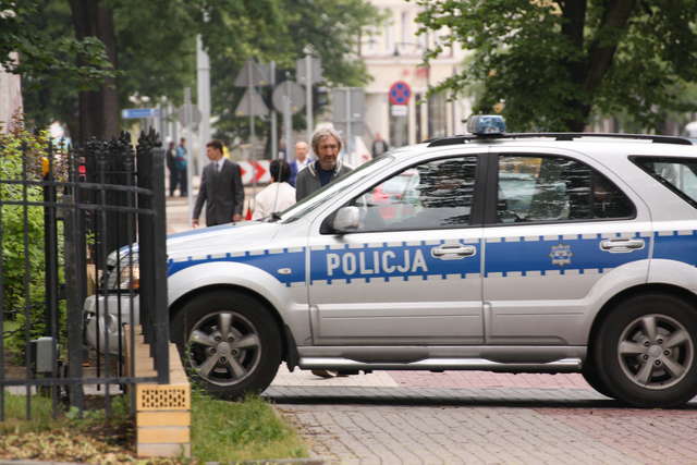 Byli poszukiwani listami gończymi, trafili do aresztu - full image