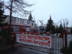 5 stycznia o godz. 12.00 zawyły syreny w wozach strażacki — w ten sposób braniewscy strażacy protestują przeciwko polityce finansowej rządu