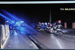 MŁAWA: Trzy osoby spłonęły w aucie – zobacz film z akcji ratunkowej