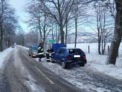 Niedaleko Maciejewa (gm. Braniewo) zderzyły się ze sobą dwa volkswageny