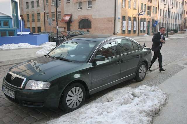 Teraz prezydentowi i jego zastępcom służy jeszcze Skoda Superb z roku 2005 - full image