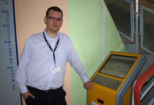 Infokioski cieszą się dużą popularnością wśród mieszkańców. Piotr Węgrzyn koordynator projektu „Informatyzacja urzędów gmin i urzędu Starostwa Powiatowego” - full image