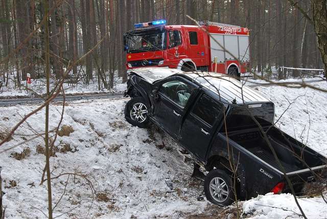 Zderzyły się trzy auta. Jedna osoba ranna. ZDJĘCIA! - full image
