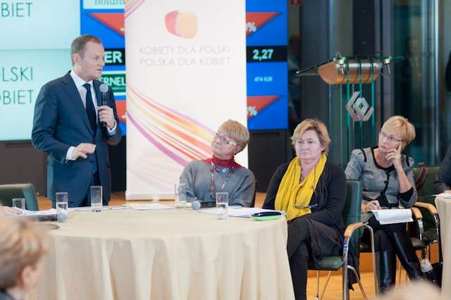 W spotkaniu z premierem udział brały także kobiety z Elbląga - full image