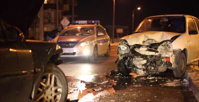 Ostrołęka: Brawura i promile sprawiły, że trzy osoby trafiły do szpitala - full image