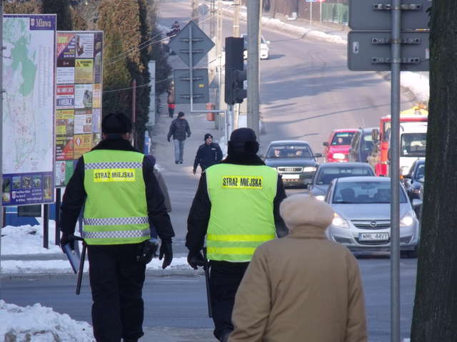 Wjechał w samochód i uciekł – policja szuka świadków - full image