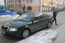 Teraz prezydentowi i jego zastępcom służy jeszcze Skoda Superb z roku 2005