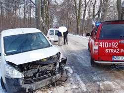 W czołowym zderzeniu żaden z kierowców nie został ranny