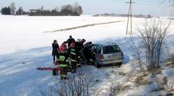 Zderzenie volkswagena z toyotą. Jedna osoba ranna