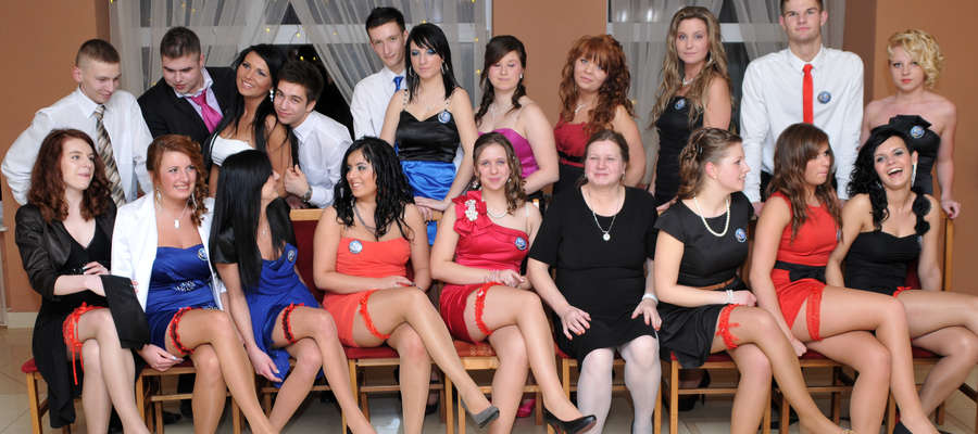 Bal studniówkowy klas: 4 TH"a", 4 TH"b" oraz 3 LO w Olsztynku