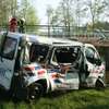 Kruki: Ambulans wpadł do rzeki