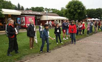 Turniej Bule na plaży nad Niegocinem