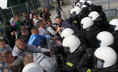 Kibole starli się z policjantami