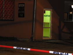 Na miejscu do późnych godzin nocnych pracowali policjanci, prokuratorzy, funkcjonariusze z laboratorium kryminalistycznego w Olsztynie oraz biegły lekarz sądowy