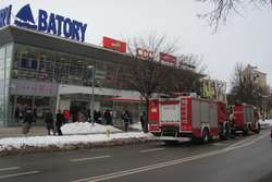 Strażacy sprawdzali informację o zagrożeniu, którą otrzymali z Galerii Batory