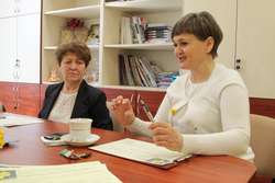 O tegorocznej akcji "Pola Nadziei" opowiadały podczas dzisiejszej konferencji Wiesława Pokropska (z lewej) i Anna Podhorodecka