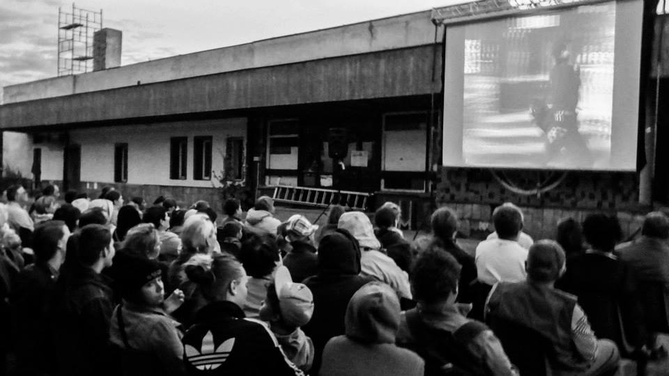 http://m.wm.pl/2013/07/orig/kolej-na-kino-158331.jpg