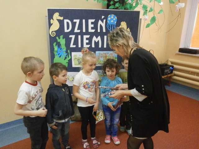 Podczas apelu w szkole w Zwiniarzu