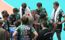 Roberto Santilli zdobył z Jastrzębskim Węglem brąz (2009) i srebro mistrzostw kraju (2010) oraz Puchar Polski (2010). Potem pracował m.in. w Rosji, Włoszech, Niemczech i Australii