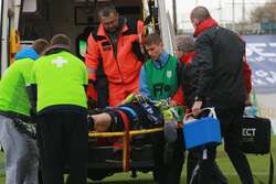 stomil - Stal Mielec
Olsztyn - Stomil Olsztyn - Stal Mielec 0:4 - Nz. poszkodowany Skiba, bramkarz zespołu Stomil Olsztyn.