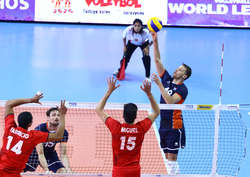 Robbert Andringa (z prawej) jest pierwszym siatkarzem pozyskanym w tym okienku transferowym przez Indykpol AZS Olsztyn