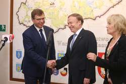 Rolf Wilhelm Nikel
Olsztyn - Rolf Wilhelm Nikel ambasador Republiki Federalnej Niemiec w Polsce. Nz: (L) Artur Chojecki wojewoda i Rolf Wilhelm Nikel.