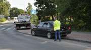 Pijany kierowca bmw wjechał w znak przy rondzie