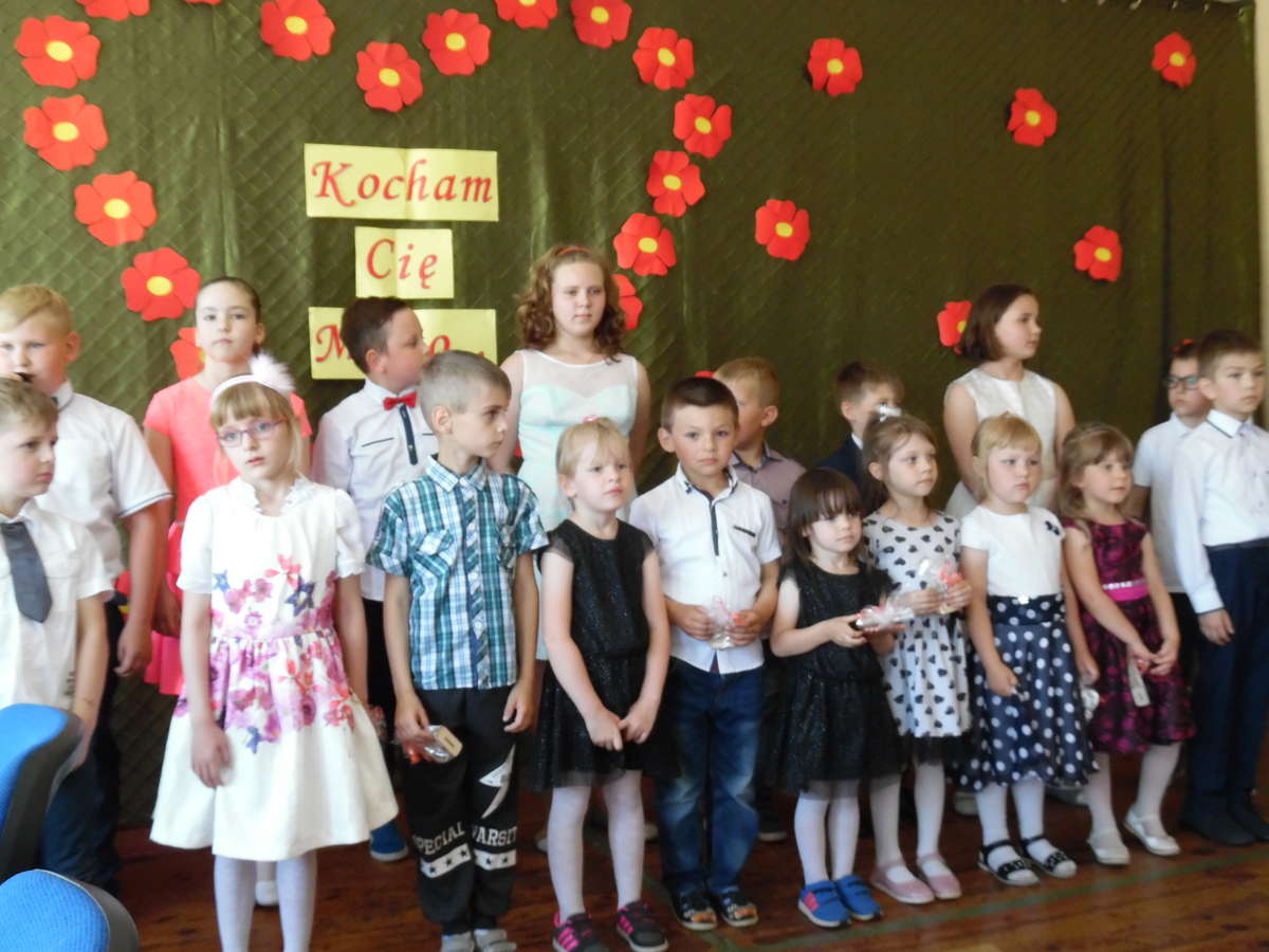 Dzieci ze szkoły w Boleszynie zaprosiły mamy