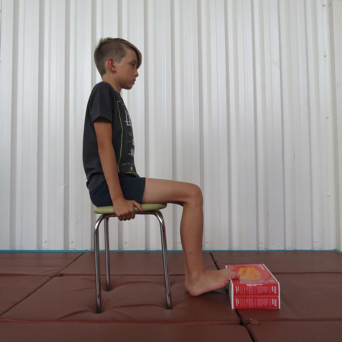 Ćwiczenie nr 2 (płaskostopie). Model Kacper Kuształo)